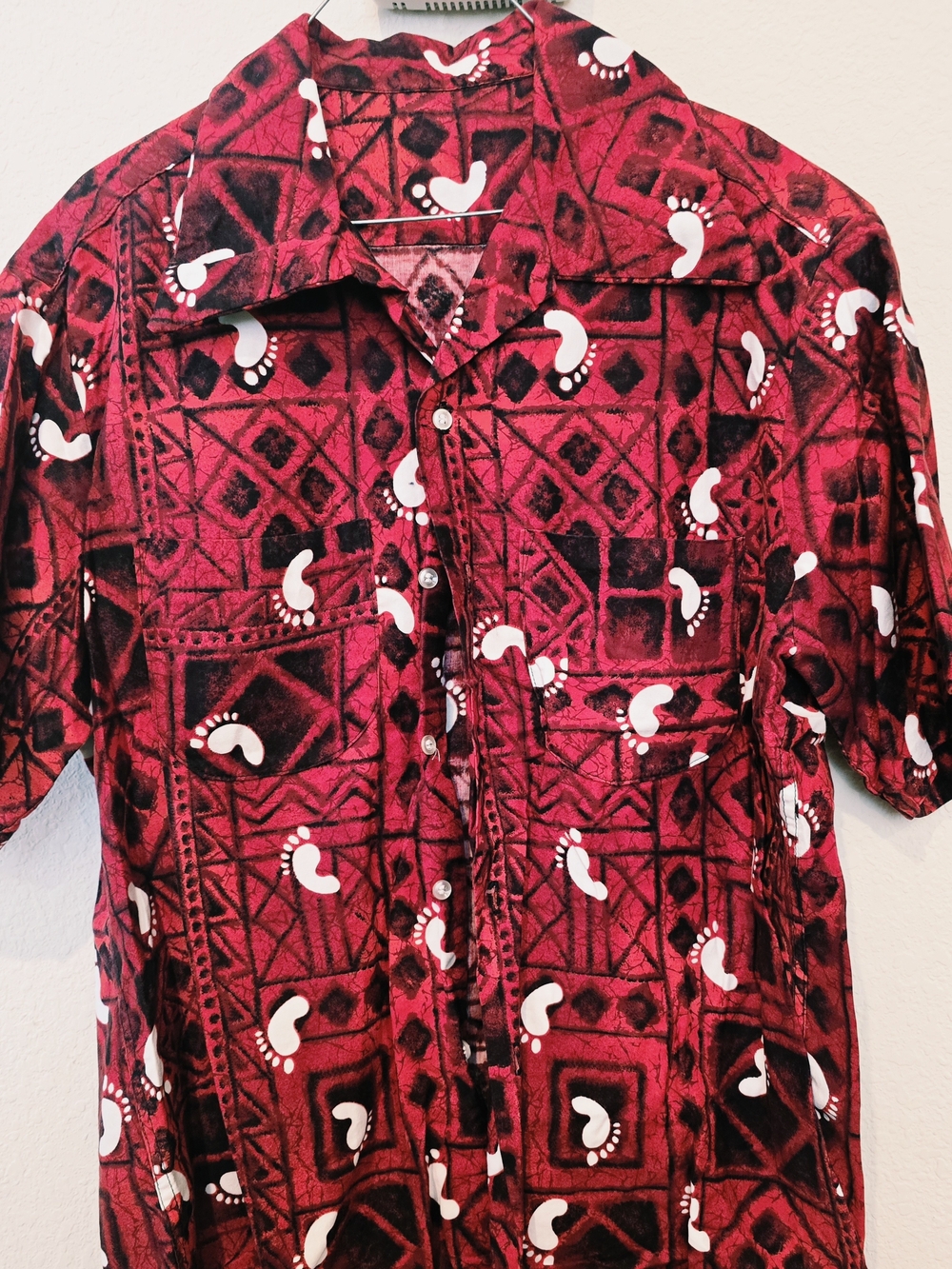 Men's Red Patterned Short-Sleeve Shirt with White Motif